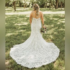 Selling my wedding dress that was only worn for a few hours.